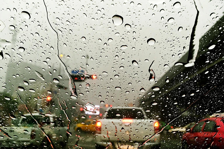 اصول رانندگی بی خطر در بارندگی